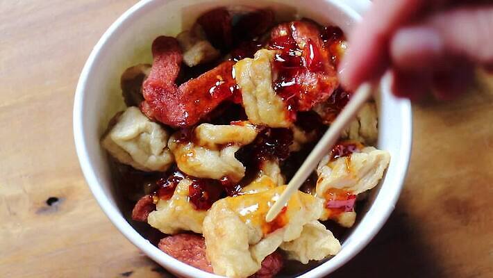 음식 백그라운드 태국 디저트 육류 어류 요리 사람없음 노란색 금속 식사 튀김 신선 뜨거움 미트볼 굽기 해산물 매움 온도 길거리음식 빵가루 삶기 태국음식 MOV 해외동영상 클립영상 아시아 컬러 식재료 재질 수중동물 맛 구이 동영상 동양음식 파일형식