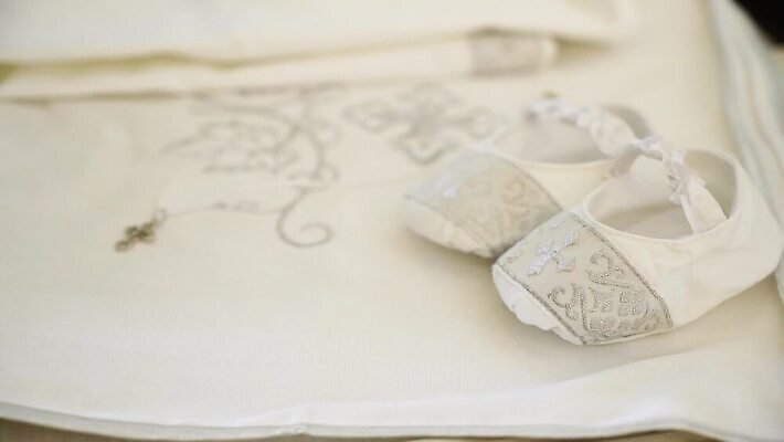 드레스 옷 종교 백그라운드 신발 십자가 장신구 봉투 새로움 부츠 사람없음 뷰티 우주 흰색 축하 인사 생일 메시지 황금 순수 니트 활 초대 공지사항 결백 팬던트 세련 MOV 해외동영상 클립영상 기념일 컬러 컨셉 상의 예절 동영상 파일형식