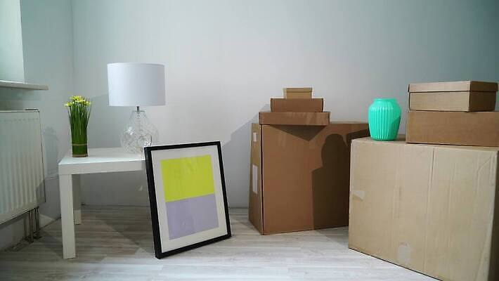 벽 이동 포장 교통시설 모션 새로움 바닥 아파트 주택 실내 사람없음 내부 상자 사무실 갈색 쌓기 방 화물 오픈 재산 플랫 주식 컨테이너 창고 패키지 수납 흙더미 짐싸기 판지 꺼내기 진짜 취급주의 파케트 비어있는 4K MOV 해외동영상 클립영상 산업 컬러 교통 컨셉 비즈니스 경고 건물 금융 흙 운송업 시설 동영상 파일형식 더미