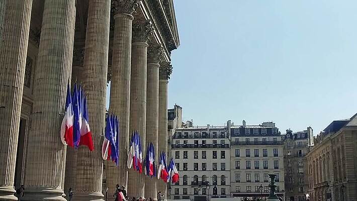 외관 유럽 문화 여행 건축양식 모션 하늘 풍경 사람없음 건물 파란색 도시풍경 프랑스 바위 깃발 무덤 기둥 도시 사찰 역사 클래식 심볼 타운 느림 천연기념물 프랑스어 구역 랜드마크 옛날 파리(프랑스) MP4 해외동영상 슬로모션 클립영상 문자 건축물 건축 나라 컬러 컨셉 종교건축 촬영기법 돌_바위 동영상 파일형식