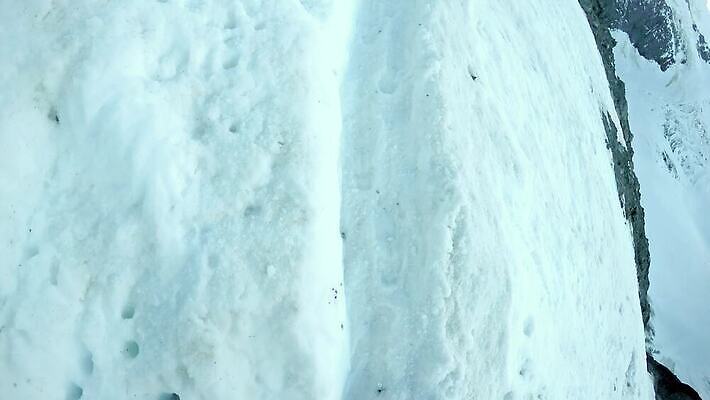 길 호수 여행 자국 자연 하늘 휴가 산 함께함 건강 사람 사람없음 야외 파란색 컬러풀 맑음 산책 트래킹 하이킹 프랑스 흰색 막대기 조직 알프스 샤모니 선로 절정 4K MP4 해외동영상 클립영상 유럽 컬러 컨셉 레저 날씨 휴식 생태계 동영상 파일형식