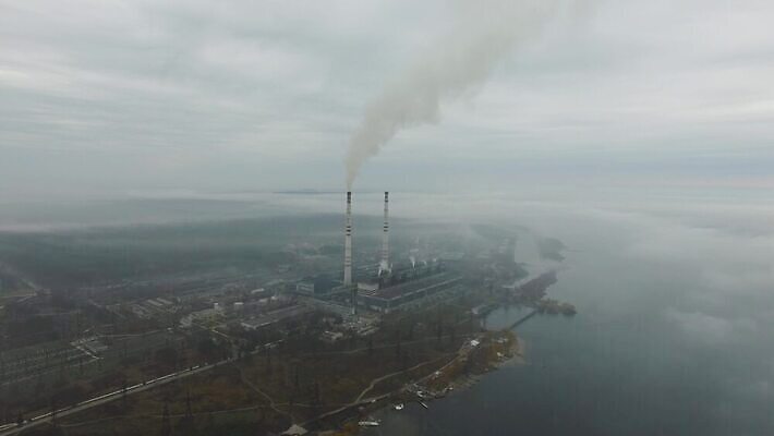 식물 구름 산업 공장 하늘 사람없음 건물 글로벌 환경 탑 힘 에너지 오염 연기 역 수증기 위험 파이프 세대 생태학 석탄 전압 지열 4K MOV 해외동영상 클립영상 자연요소 건축물 교육 컨셉 공업 교통시설 동영상 파일형식