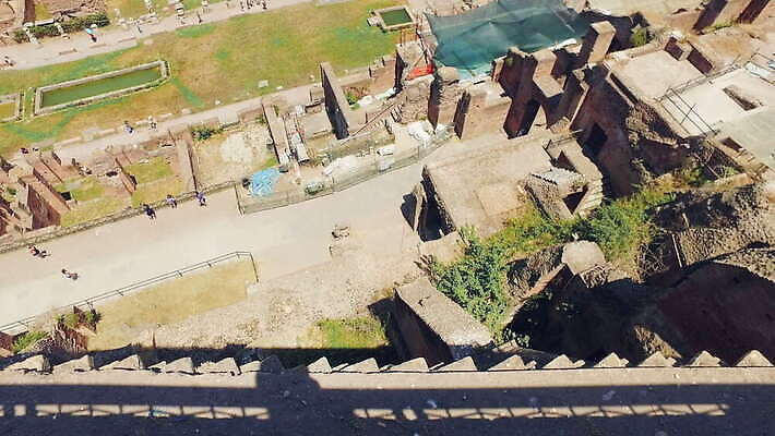 외관 유럽 문화 조각 여행 건축양식 하늘 파노라마 미술 풍경 사람없음 야외 건물 여름 도시풍경 교회 이탈리아 골동품 바위 기둥 도시 사찰 역사 재산 로마 콜로세움 천연기념물 고고학 랜드마크 로마인 옛날 제국 파멸 포럼 4K MOV 해외동영상 클립영상 건축물 계절 교육 건축 나라 컨셉 종교건축 문화예술 촬영기법 인종 금융 돌_바위 토론 동영상 파일형식 소멸