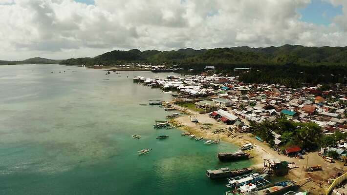 전통 아시아 바다 섬 여행 낚시 주택 안테나 사람없음 야외 건물 목재 물 마을 시골 도시 보트 오두막 가난 낚시꾼 지역 커뮤니티 포트 헛간 빈민가 소셜 옛날 조감도 4K MOV 해외동영상 클립영상 자연요소 나무 건축물 나라 컨셉 배_교통 재료 통신 레저 저장고 동영상 파일형식
