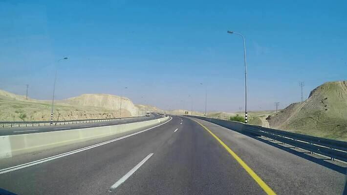 도로 여행 이동 교통시설 모션 자동차 거리 사람없음 야외 운전 시골 고속도로 사인 속도 방법 예루살렘 이스라엘 1인칭시점 4K MP4 해외동영상 클립영상 시선 길 육상교통 교통 컨셉 시설 동영상 서아시아 파일형식