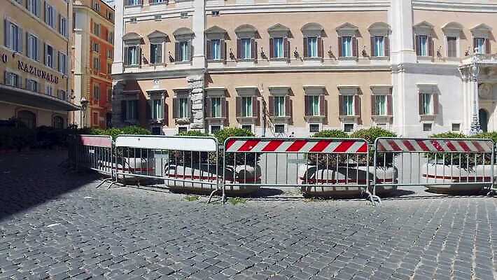 벽 백그라운드 경고 경비 안전 사람없음 울타리 금속 축제 금지 경계선 축하 범죄 재산 경찰 보호 위험 로마 탈출 감옥 입장 사인 군용 보안 철사 지역 유지 그만 주목 철강 테러리스트 국경 4K MP4 해외동영상 클립영상 직업 선 컨셉 재질 군대 금융 담장 이탈리아 범죄인 경계 동영상 테러 파일형식