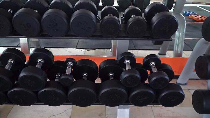 라이프스타일 스포츠 근육 실내 건강 사람없음 내부 세트 운동 금속 검은색 힘 아령 방 장비 기차 무게 몸무게 보디빌딩 철 연습 클럽 체육관 리프트 역도 무거움 리프팅 벙어리 신발장 줄서기 많음 4K MP4 해외동영상 클립영상 육상교통 컬러 컨셉 모션 재질 대중교통 생활 헬스 동영상 파일형식