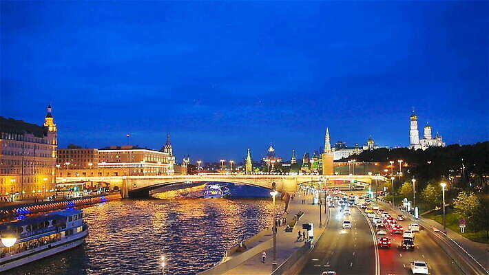 나무 도로 여행 가로등 건축양식 자국 자동차 하늘 거리 풍경 사람없음 건물 물 여름 빛 강 도시풍경 성당 교회 탑 일몰 새벽 도시 고속도로 역사 도심 야간 저녁 러시아 장면 타운 스카이라인 랜드마크 러시아인 모스크바 수도권 크렘린궁전 MOV 해외동영상 클립영상 자연요소 서양인 식물 건축물 계절 공공시설 건축 유럽 길 육상교통 종교건축 교통시설 노을 궁전 지역 동영상 크렘린 파일형식
