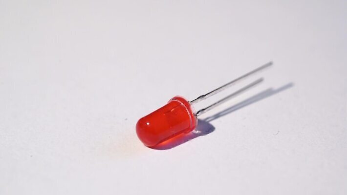 디자인 컬러 백그라운드 패턴 전구 부분 추상 조명 사람없음 빨간색 전자제품 빛 컬러풀 디지털 장비 흰색 램프 닫기 오브젝트 순환 반도체 전자 공학 빛망울 고립 광 다이오드 엘리먼트 콘덴서 주도 4K MOV 해외동영상 클립영상 교육 무늬 모션 예절 동영상 파일형식