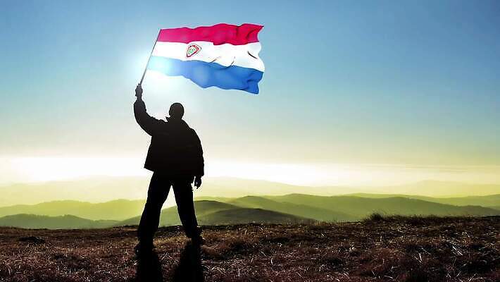 실루엣 파도 백그라운드 컨셉 산 한명 서기 사람 야외 파란색 힘 수확 깃발 잡기 고리 정상 심볼 언덕 긍정 애국심 발견 독립 승자 파라과이 필승 자극 4K MP4 해외동영상 클립영상 1 바다 컬러 농업 모션 촬영기법 우승 남아메리카 동영상 파일형식