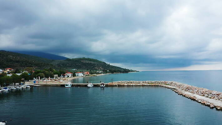 바다 여행 요트 낚시 안테나 풍경 사람없음 물 파란색 컬러풀 항구 산책로 만 보트 역사 재산 숲 땅 지중해 그림 포트 타운 동쪽 나루 드론 옛날 4K MOV 해외동영상 클립영상 자연요소 길 컬러 배_교통 통신 교통시설 레저 금융 도시 방향 동영상 파일형식