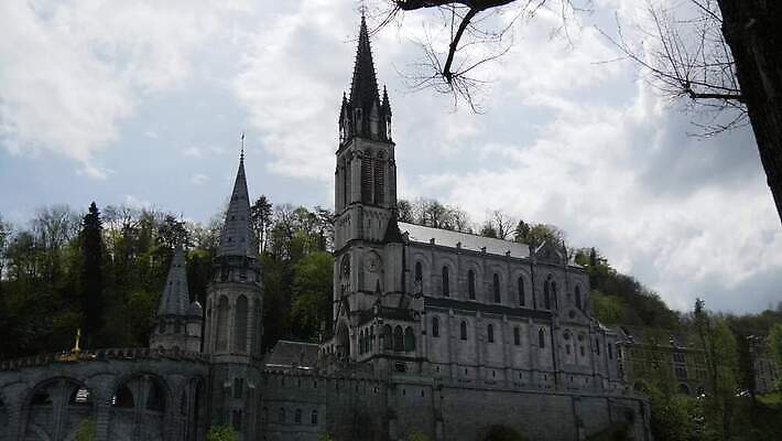 유럽 기독교 종교 건축양식 사람없음 성당 교회 천주교 프랑스 기도 역사 동굴 성자 신성 묵주 랜드마크 로마인 바실리카 보호구역 사당 순례 신앙심 행진 4K MP4 해외동영상 클립영상 건축 나라 종교용품 종교건축 모션 인종 건물 동영상 구역 파일형식