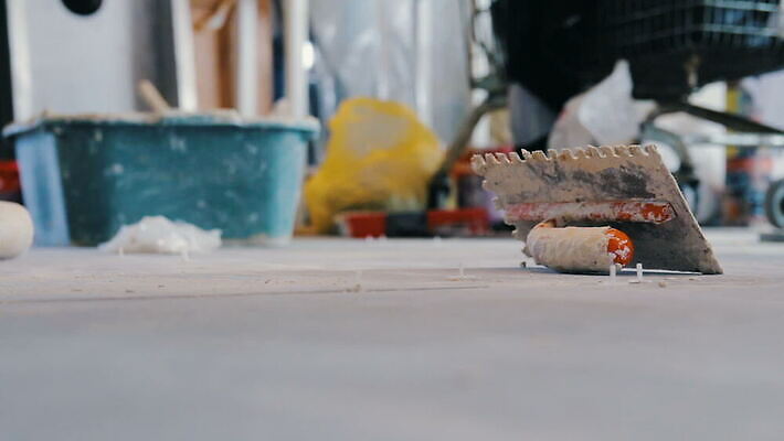 직업 산업 모래 벽 백그라운드 패턴 포장 표면 벽돌 바닥 실내 사람없음 야외 건물 쌓기 블록 장비 건설현장 회색 조약돌 바위 공구 업무 수리 닫기 망치 땅 천 모종삽 타일 시멘트 주걱 건축업자 공예가 미장 블러효과 석고 콘크리트 세련 MOV 해외동영상 클립영상 건축물 건축 컬러 무늬 모션 주방용품 건설업 내부 돌_바위 도구 직물 작업 삽 동영상 블러 파일형식 효과