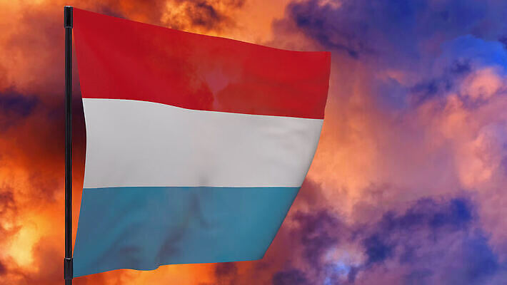 배너 물결 하늘 불 바람 사람없음 빨간색 일몰 깃발 연기 깃대 봉 룩셈부르크 위기 재앙 전국 4K MOV 해외동영상 클립영상 자연요소 컬러 날씨 노을 동영상 서유럽 파일형식