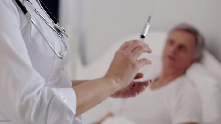 가족 건강 병원 두명 약 간호사 의사 기구 긴급 장애인 약속 만들기 지역 주사약 복용 옛날 인슐린 인플루엔자 항생제 MP4 해외동영상 클립영상 의학 관계 모션 사람 의료진 바이러스 동영상 장애 파일형식