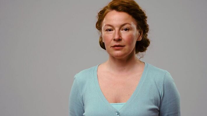 직업 캐릭터 1 응시 여자 감정 얼굴 생각 성공 실내 한명 미소 웃음 성인 맑음 표현 유머 찡그림 변화 치아 개성 생강 고립 코미디언 시리즈 표현성 4K MP4 해외동영상 클립영상 시선 컨셉 채소 날씨 표정 사람 내부 신체부위 소화기관 동영상 파일형식