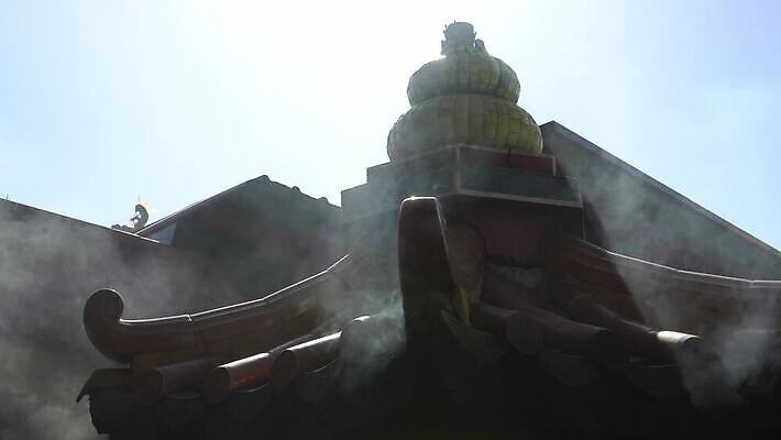 전통 종교 문화 백그라운드 오렌지 동양인 사람없음 장식 맑음 검은색 기도 사찰 연기 동쪽 연소 용광로 화상 4K MOV 해외동영상 클립영상 컬러 과일 종교건축 날씨 인종 상처 방향 동영상 파일형식