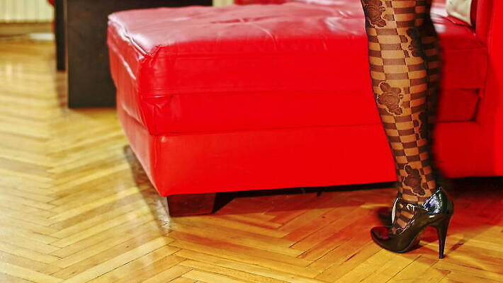 백인 모델 라이프스타일 여자 컬러 백그라운드 신발 신체 놀이 양말 주택 사람 성인 사람없음 내부 섹시 유행 방 흰색 그물 화려 우아함 누드 날씬함 피부 스타킹 란제리 양발 집착 타이즈 팬티스타킹 스타일 4K MOV 해외동영상 클립영상 서양인 옷 컨셉 건물 생활 신체부위 속옷 몸매 동영상 파일형식