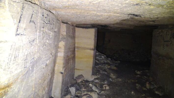 벽 여행 백그라운드 컨셉 건축양식 사람없음 내부 빛 어둠 복도 동굴 버리기 장면 지하 옛날 우크라이나 지하실 오데사 4K MP4 해외동영상 클립영상 건축 유럽 모션 동영상 파일형식