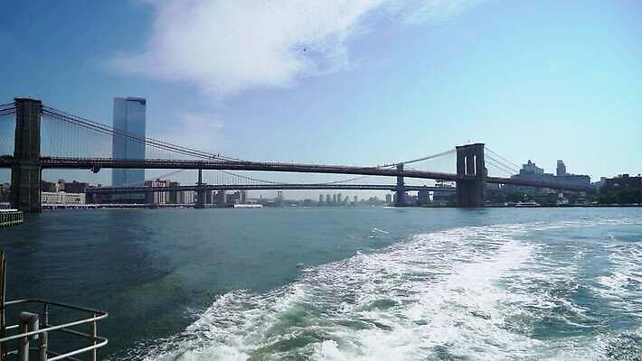 여행 비즈니스 건축양식 하늘 새로움 항해 파노라마 풍경 사람없음 건물 물 금융 파란색 강 도시풍경 사무실 여행객 탑 항구 고층빌딩 미국 도시 도심 뉴욕 지역 방문 대도시 스카이라인 맨해튼 랜드마크 허드슨강 브루클린 4K MOV 해외동영상 클립영상 자연요소 건축물 건축 컬러 컨셉 북아메리카 교통시설 촬영기법 사람 빌딩 경제 배 동영상 선박 파일형식