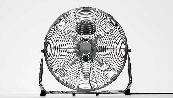 백그라운드 모션 바람 사람없음 사무실 금속 검은색 장비 추위 흰색 신선 작업 뜨거움 부채 시원함 불기 오브젝트 프로펠러 순환 회전 온도 환풍기 고립 냉각기 타격 4K MP4 해외동영상 클립영상 자연요소 컬러 비즈니스 재질 날씨 동영상 파일형식