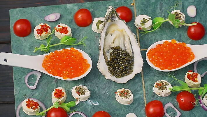 음식 컬러 오렌지 자연 건강 어류 요리 사람없음 빨간색 초록색 파티 식당 식사 저녁식사 신선 황금 고급 우아함 맛 아침식사 상품 해산물 메뉴 연어 내추럴 절임 정물화 캐비아 프리미엄 맛있는 MOV 해외동영상 클립영상 컨셉 과일 식재료 이벤트 상점 수중동물 그림 생태계 동영상 파일형식