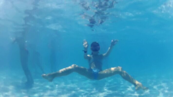 호수 물결 모래 바다 백그라운드 컨셉 자연 표면 휴식 바닥 사람없음 물 파란색 빛 햇빛 태양 바닷속 수중 어둠 거품 기쁨 광선 액체 당구 아래 다이빙 내추럴 깊이 진짜 인트로 MOV 해외동영상 클립영상 자연요소 감정 컬러 구기 수영 방향 생태계 위치 동영상 수중스포츠 파일형식