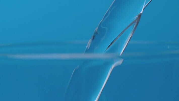 음료 유리 귤 건강 사람없음 물 얼음 침묵 거품 흐름 추위 마시기 신선 투명 액체 붓기 떨어짐 레몬 순수 상쾌 파란배경 라임 분무기 고립 소다 토닉 스플래쉬 4K MP4 해외동영상 클립영상 자연요소 감정 백그라운드 컨셉 과일 모션 재질 파란색 소리 동영상 파일형식