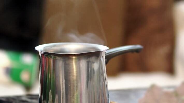 디자인 음식 백그라운드 주전자 주방용품 불 요리 사람없음 물 빛 금속 주방 식당 검은색 기계 장비 에너지 뚜껑 흰색 기구 오픈 뜨거움 사발 연기 차 수프 은색 냄비 수증기 난로 철 오브젝트 준비 싱글 상업 가스 온도 고립 끓이기 철강 4K MP4 해외동영상 클립영상 자연요소 음료 컬러 생활용품 모션 재질 상점 사기그릇 솥 난방기 동영상 파일형식