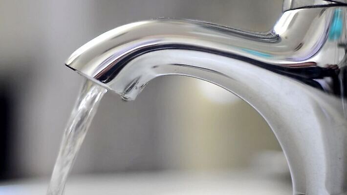 디자인 가구 백그라운드 주택 사람없음 내부 장식 물 파란색 빛 달리기 금속 주방 스파 목욕 장비 젖음 흐름 추위 욕실 가을 흰색 신선 오픈 뜨거움 액체 개울 고리 고급 떨어짐 빨래 은색 수증기 믹서 타일 순수 묘사 싱크대 수도꼭지 화장실 파이프 옛날 위생관리 철강 스플래쉬 스타일 MOV 해외동영상 클립영상 자연요소 계절 컬러 생활용품 컨셉 가사 모션 재질 관리 건물 강 청결 개수대 동영상 파일형식