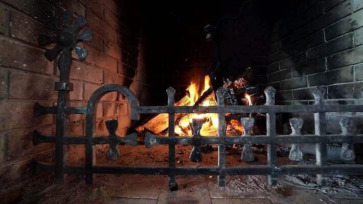 디자인 백그라운드 크리스마스 겨울 오렌지 자연 추상 휴가 불꽃 휴식 벽돌 주택 프레임 실내 따뜻함 사람없음 야외 내부 목재 빨간색 빛 노란색 검은색 방 에너지 뜨거움 연기 야간 위험 장작 모닥불 벽난로 통나무 연소 광 석탄 용광로 재 화상 4K MP4 해외동영상 클립영상 자연요소 나무 계절 기념일 컬러 컨셉 무늬 과일 재료 불 건물 상처 생태계 동영상 파일형식