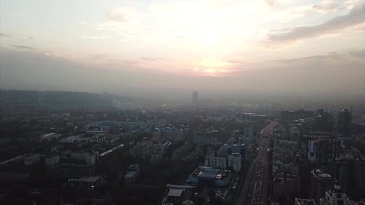 식물 구름 산업 여행 백그라운드 비즈니스 건축양식 공장 자동차 하늘 산 거리 안테나 풍경 사람없음 건물 도시풍경 뷰티 환경 탑 힘 일몰 새벽 에너지 안개 도시 오염 정상 연료 가스 매연 타운 스카이라인 드론 랜드마크 스모그 철강 카자흐스탄 콜로라도 알마티 MP4 해외동영상 클립영상 자연요소 건축물 건축 아시아 육상교통 통신 공업 날씨 노을 미국 환경오염 동영상 파일형식