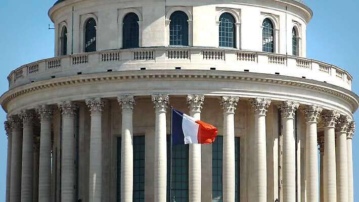 구름 공원 파도 건축양식 하늘 지붕 날리기 주택 안테나 파노라마 풍경 사람없음 건물 도시풍경 교회 탑 프랑스 깃발 관찰 도시 센터 도심 정상 흥분 정사각형 머리위 지역 타운 프랑스어 항공촬영 랜드마크 파리(프랑스) 4K MP4 해외동영상 클립영상 자연요소 도형 문자 건축물 공공시설 건축 감정 유럽 바다 뷰포인트 통신 종교건축 모션 촬영기법 동영상 파일형식