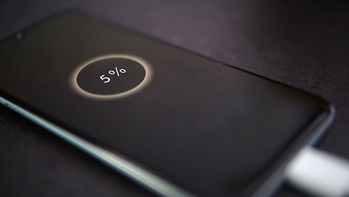 컨셉 통신 모바일 미래 기술 사람없음 그래픽 스마트폰 핸드폰 디지털 모니터 검은색 힘 재활용 에너지 어플리케이션 지시 연결 가득함 심볼 사인 속도 그림 에코 신분 전자 잡종 충전 혁명 베터리 요금 인터페이스 충전기 인터랙티브 4K MOV 해외동영상 클립영상 컬러 모션 전자제품 스마트기기 컴퓨터 환경 기계 친환경 동영상 파일형식