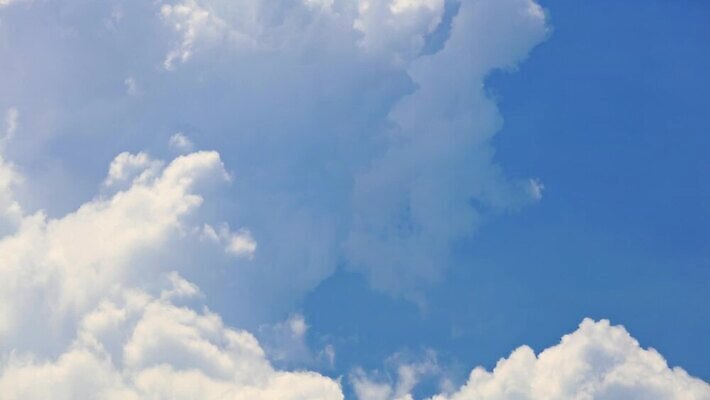 주간 구름 여행 모션 자연 하늘 날씨 열대 사람없음 야외 파란색 햇빛 뷰티 환경 활발 회색 흰색 분위기 솜털 열대기후 웅장함 적란운 타임랩스 MOV 해외동영상 클립영상 자연요소 컬러 컨셉 촬영기법 태양 생태계 동영상 파일형식 구름_자연