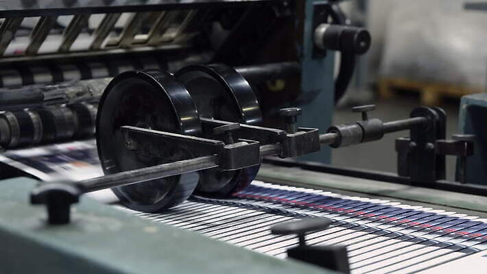 식물 산업 종이 컬러 비즈니스 공장 교통시설 모션 새로움 주택 흑백 실내 사람없음 사무실 상점 기계 장비 벨트 업무 판넬 작업실 신문 뉴스 제조 잡지 인쇄 상업 롤 언론 공학 방법 조종장치 출판 컨베어밸트 4K 인트로 MOV 해외동영상 클립영상 잡화 교육 교통 컨셉 공업 촬영기법 내부 건물 간행물 작업 시설 동영상 파일형식