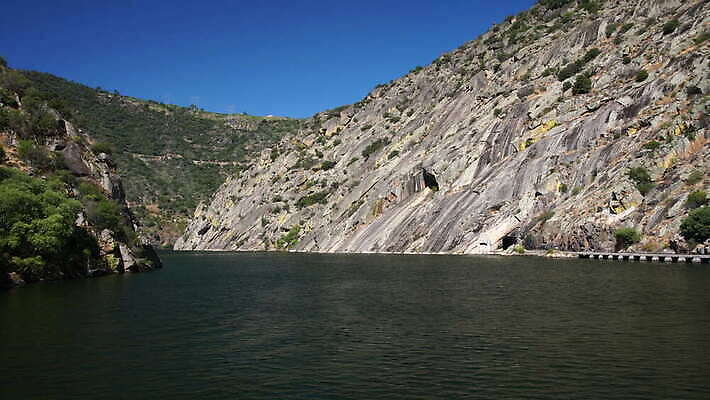유럽 여행 자연 경사 사람없음 야외 강 농장 골짜기 계곡 시골 크루즈 포르투갈 언덕 좁은 암초 도루강 4K MOV 해외동영상 클립영상 나라 농업 배_교통 생태계 동영상 파일형식