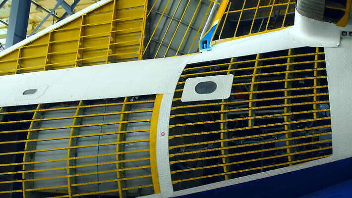 식물 산업 선 날개 부분 공장 교통시설 노동자 비행기 실내 안전 사람없음 내부 금속 힘 기계 덮개 공구 업무 수리 닫기 제조 공항 옷걸이 항공 서비스 군용 제트기 육군 엔진 정비공 우주산업 공학 유지 격납고 대패 방법 4K MOV 해외동영상 클립영상 직업 교육 교통 공업 항공교통 모션 재질 대중교통 군대 우주 뚜껑 도구 작업 기술자 시설 동영상 파일형식