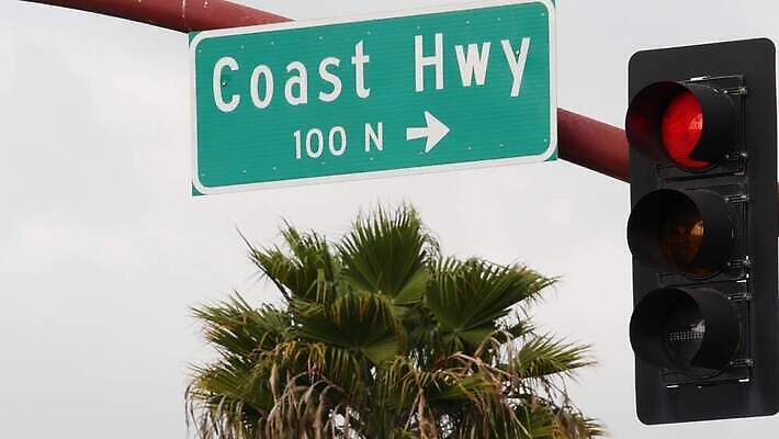 접시 상징 여행 텍스트 간판 사람없음 관광지 햇빛 맑음 표지판 고속도로 클래식 방향 교차로 캘리포니아 봉 주소 로스앤젤레스 길가 샌프란시스코 서쪽 레터링 4K MP4 해외동영상 클립영상 식기 도로 길 컨셉 날씨 알림판 태양 미국 동영상 파일형식