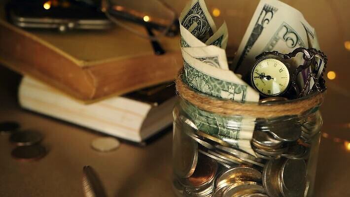 종이 백그라운드 컨셉 지폐 돈 비즈니스 유리 성공 수업 사람없음 책 금융 경제 학습 달러 동전 장비 저축 저금통 흰색 항아리 재산 닫기 가난 수집 투자 계좌 수입 자금 페니 카피스페이스 비어있는 MOV 해외동영상 클립영상 교육 컬러 모션 재질 공백 도자기 동영상 파일형식