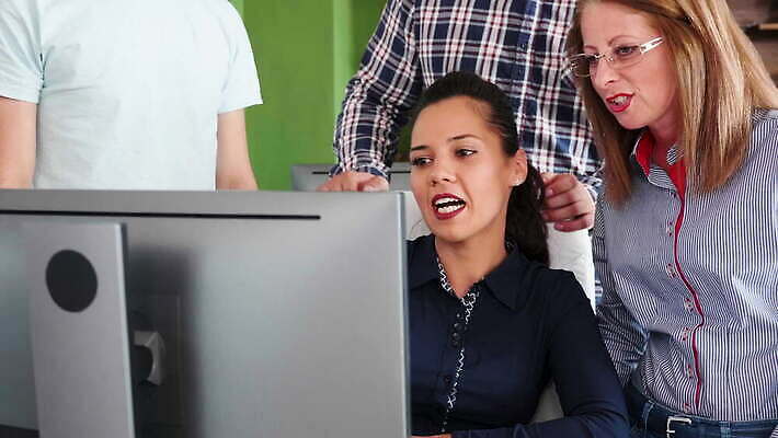 직업 디자인 여자 남자 컨셉 회사 비즈니스 사업가 통신 협력 설계 아이디어 함께함 창조 사람없음 노트북 컴퓨터 사무실 알약 자료 과학기술 업무 비즈니스맨 비즈니스우먼 그룹 계획 토론 동료 창업 비전 나눔 유지 유니콘 프로젝트 콜라보레이션 브레인스토밍 4K MOV 해외동영상 클립영상 관계 기술 사람 전자제품 약 작업 직장인 자영업 동영상 파일형식