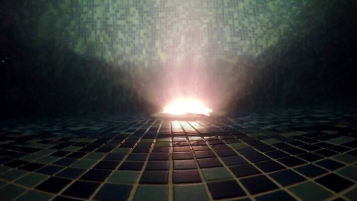 디자인 물결 스포츠 파도 컬러 백그라운드 모션 표면 휴가 사람없음 내부 물 여름 빛 반사 수중 수영 어둠 활발 젖음 도자기 투명 액체 시원함 당구 타일 상쾌 휴양지 깊이 잔물결 4K MP4 해외동영상 클립영상 자연요소 계절 감정 바다 컨셉 구기 장소 수상스포츠 동영상 파일형식