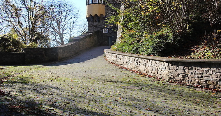 구름 벽 하늘 유물 벽돌 사람없음 건물 초록색 파란색 갈색 탑 바위 성 역사 대문 4K MOV 해외동영상 클립영상 자연요소 전통 건축물 컬러 문 돌_바위 동영상 파일형식