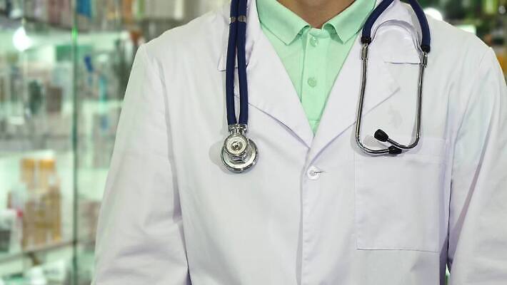 직업 1 남자 신체 성공 건강 관리 한명 서기 사람 성인 알약 약 상점 의사 잡기 업무 닫기 상품 약국 직원 주기 상담 조제 마약 소셜 약사 인원 화학약품 4K MOV 해외동영상 클립영상 컨셉 의학 모션 의료진 작업 화학 만들기 동영상 물질 파일형식