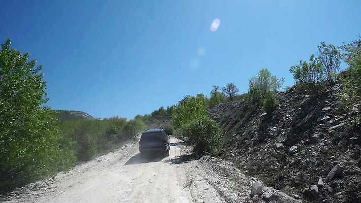 공원 유럽 도로 길 스포츠 여행 교통시설 자동차 자연 하늘 산 사람없음 야외 초록색 파란색 봄 운전 탐험 승차 지프 언덕 장면 방법 오프로드 자동 1인칭시점 유라시아 4K MP4 해외동영상 클립영상 시선 계절 공공시설 나라 아시아 육상교통 컬러 교통 모션 승용차 시설 생태계 동영상 파일형식