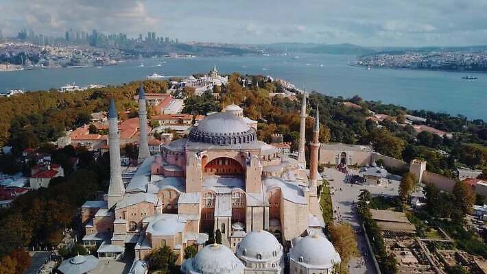 전통 공원 유럽 종교 문화 여행 중동 건축양식 하늘 이스탄불 안테나 파노라마 사람없음 하이앵글 성당 교회 여행객 역사 재산 이슬람교 박물관 모스크 칠면조 구시가지 드론 랜드마크 바실리카 보스포루스 비잔틴 4K MP4 해외동영상 클립영상 공공시설 건축 나라 뷰포인트 통신 종교건축 조류 촬영기법 사람 건물 금융 동영상 제국 파일형식 튀르키예