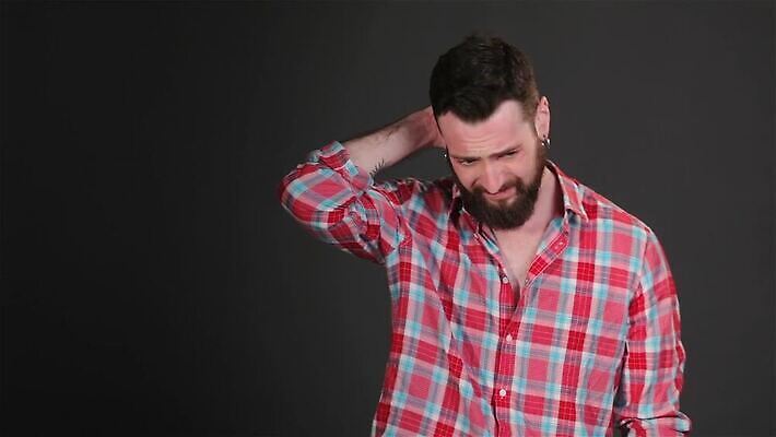 백인 라이프스타일 남자 감정 문화 얼굴 백그라운드 자연 수염 스트레스 아이디어 한명 사람 손짓 성인 귀걸이 어둠 거래 회색 슬픔 걱정 목 긴장 힙스터 MP4 해외동영상 클립영상 서양인 1 패션 컬러 컨셉 장신구 모션 생활 신체부위 생태계 동영상 파일형식