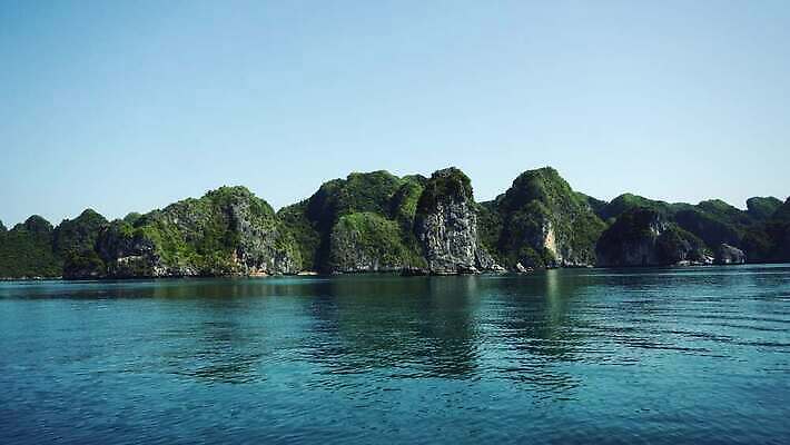 아시아 바다 섬 여행 자연 휴가 산 동양인 풍경 사람없음 물 여행객 만 보트 베트남 인도차이나반도 4K MOV 해외동영상 클립영상 자연요소 나라 사람 인종 동남아시아 배 생태계 동영상 선박 파일형식