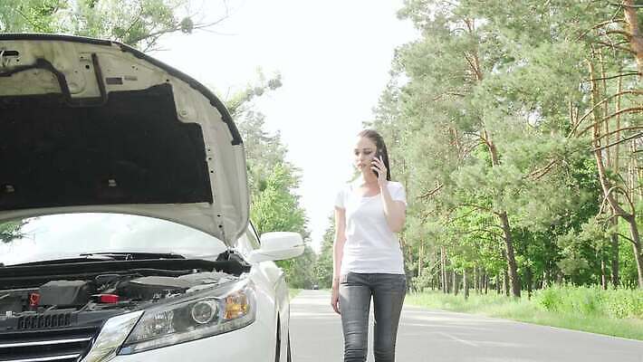 라이프스타일 여자 여행 지도 교통시설 자동차 휴가 스트레스 세포 한명 사람 스마트폰 손상 운전 덮개 분노 짜증 시골 긴급 도움 운전사 실패 사건 고장 불안 서비스 고민 부름 문제 엔진 정비공 보닛 모터 대여 깨짐 단절 자동 헬프 4K MOV 해외동영상 클립영상 직업 1 감정 육상교통 교통 컨셉 모션 생활 핸드폰 스마트기기 뚜껑 기술자 좌절 시설 동영상 파일형식