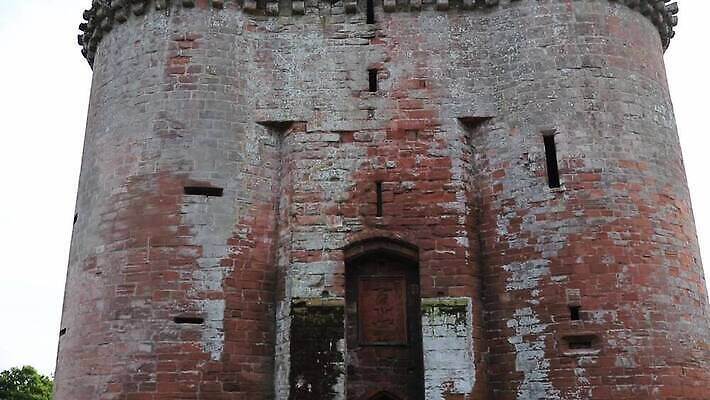 유럽 문화 벽 여행 건축양식 하늘 영국 잉글랜드 사람없음 야외 건물 목재 여행객 탑 수확 골동품 성 중세 역사 재산 오브젝트 폐허 군용 전쟁 대포 동영상 랜드마크 옛날 스코틀랜드 MOV 해외동영상 클립영상 나무 건축물 건축 나라 무기 농업 재료 군대 사람 금융 파일형식